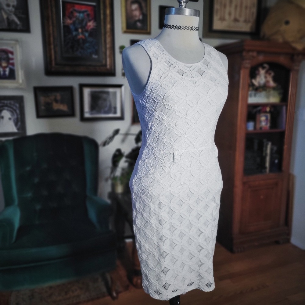 Banana Republic White Lace Sheath Dress Sleeveless Cocktail Bridal Shower Size 4